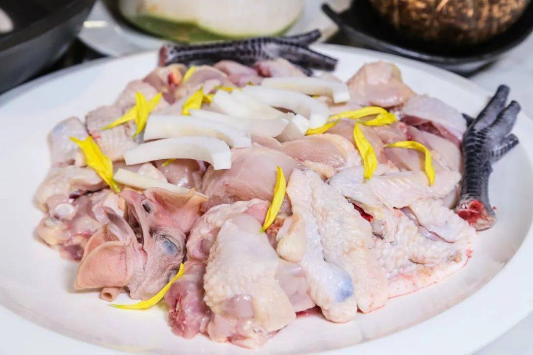 中华第一汤"佛跳墙" ▎在上品火锅城,居然人均40就能吃到!