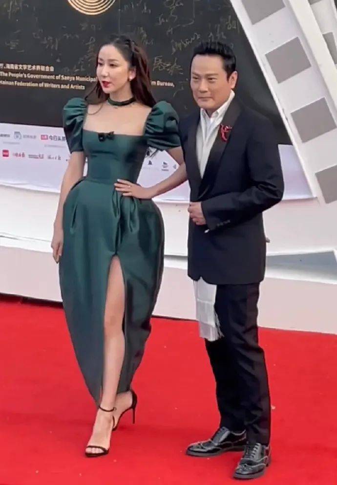 穿渔网袜不要盘腿