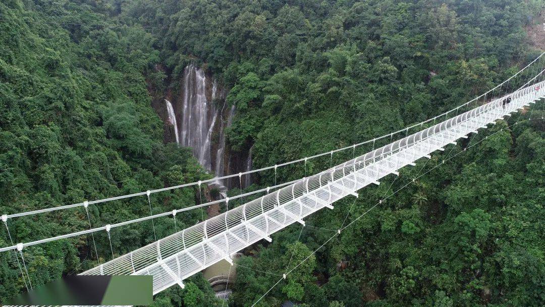 四会奇石河周六日出发游十里奇石河探险玻璃桥赏银龙大瀑布溯溪1天