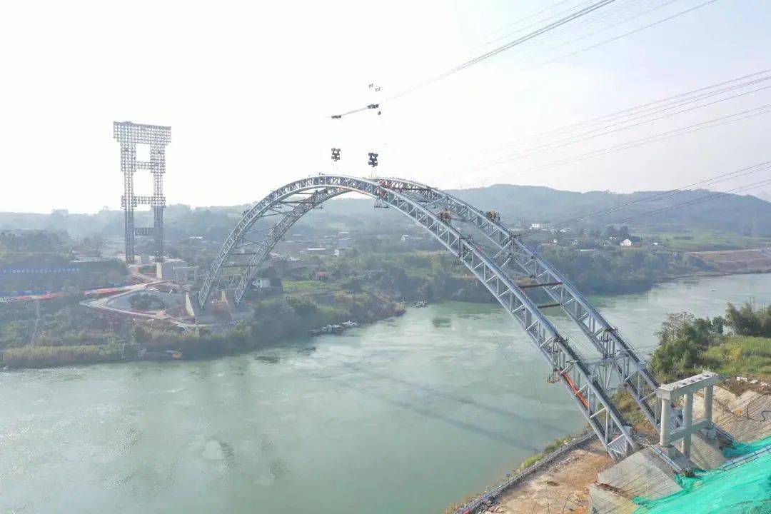 新柳南全线桥梁多达62座,其中龙马红水河特大桥,合山红水河特大桥等