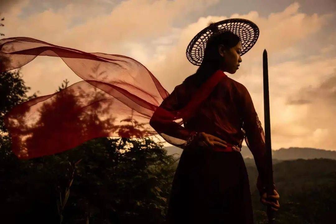 凌云来成都了,没有提剑!