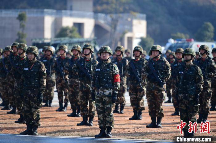 武警江西总队寒冬拉练砥精兵