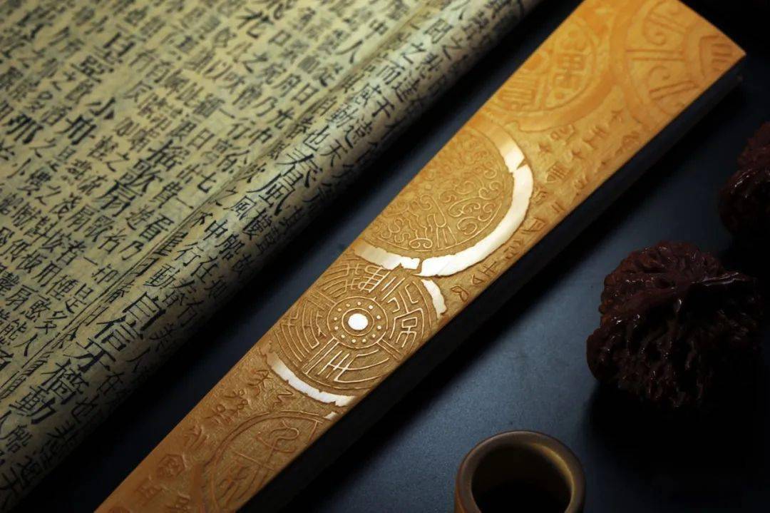 刀笔未辍意未穷:苏镇焕扇骨镌刻艺术欣赏