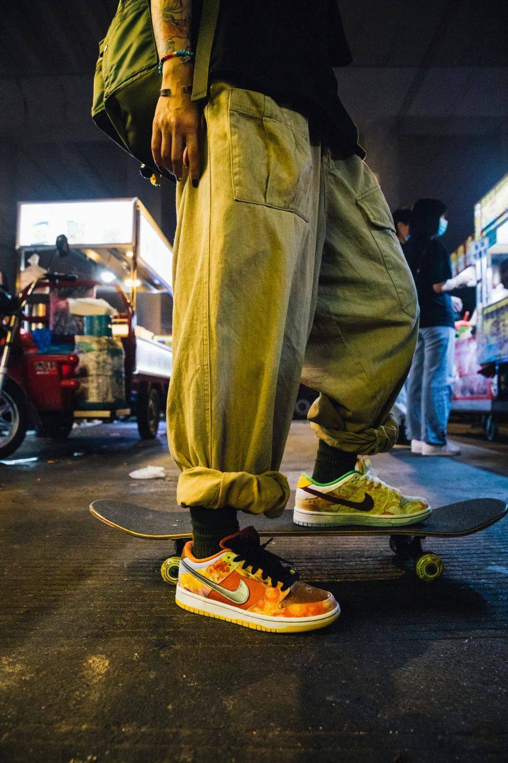 最浓烈的人间烟火与最街头的滑板运动nikesbdunklowstreethawkerxh55