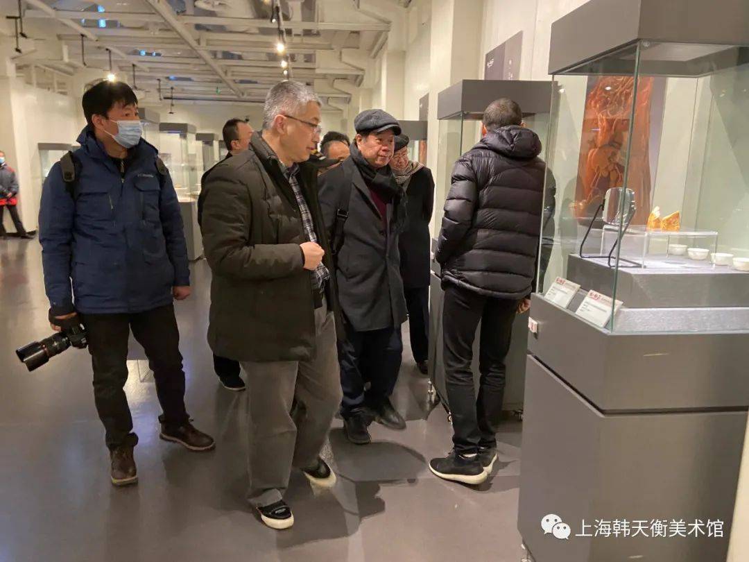 上海市书协老年书法工委参观"心心相印"大展_张炜羽