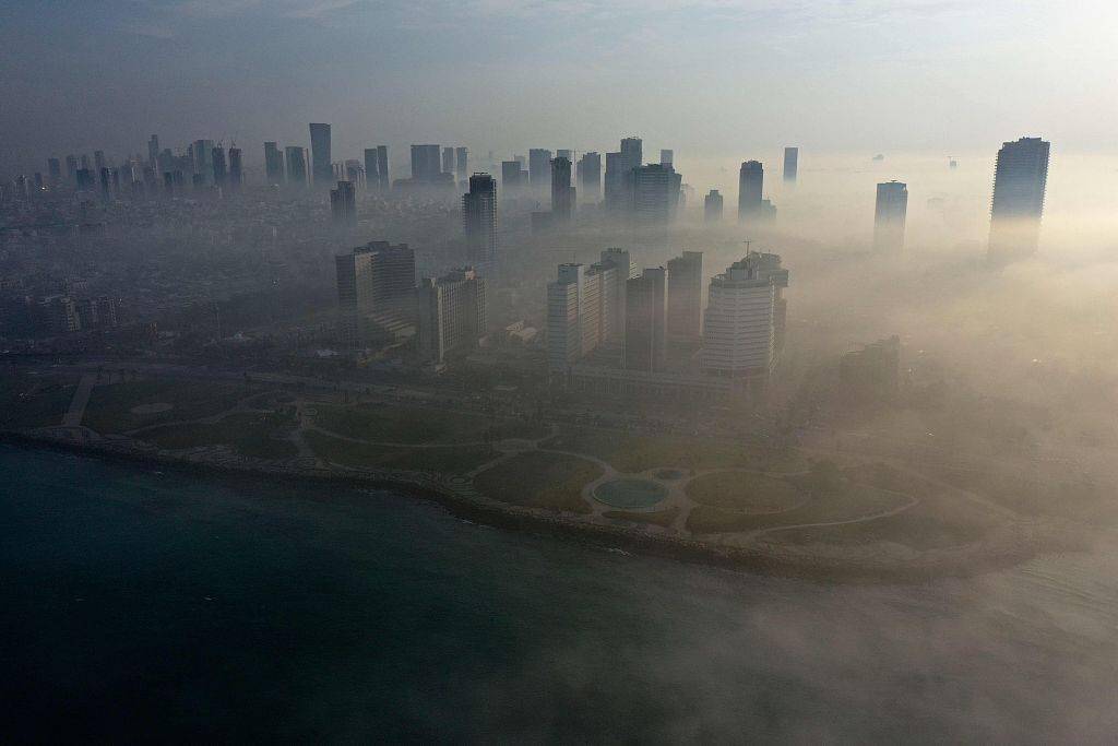 以色列：浓雾笼罩下的特拉维夫展现朦胧美