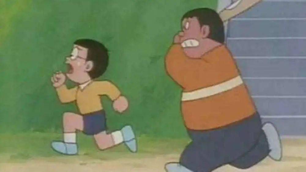 还是《哆啦a梦》里拿着棒球棒的胖虎追着大雄跑了n条多街?