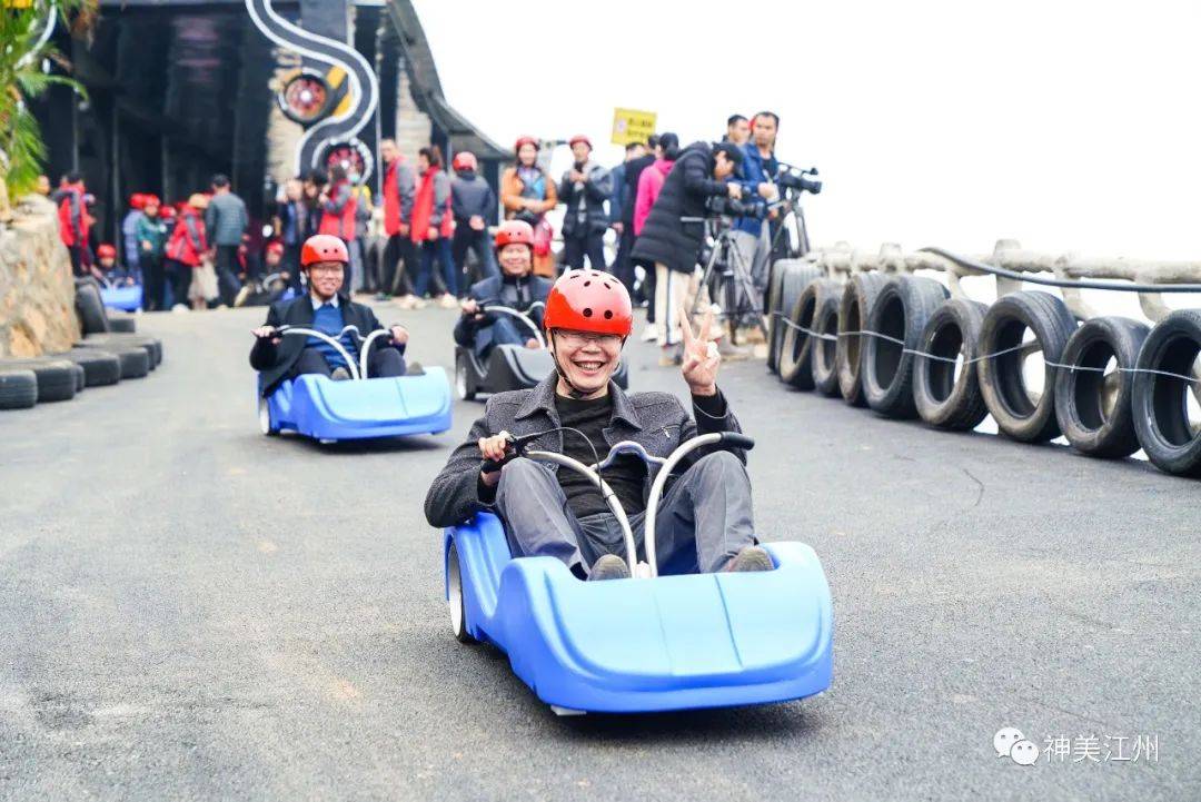 龙腾漂流山道滑车 柳叶/摄
