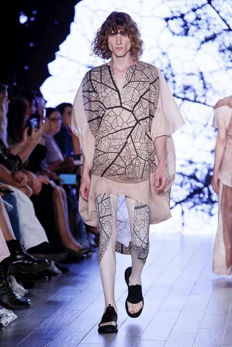 一眼惊艳3d打印技术的仿生植物叶脉服装时尚与艺术前卫兼具