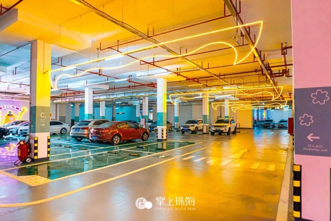 来自场内共绘制了7组壁画就是炫酷赛博大片下车随手一拍视觉冲击力max