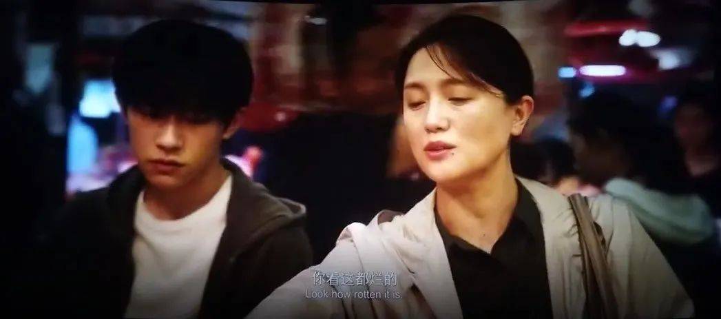 送你一朵小红花票房破8亿不知多少人看过后开始思考自己和孩子的相处