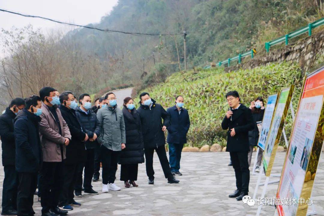 县委副书记,县长李军,县委副书记危爱民,县领导杨五一,覃高轩,向兴华