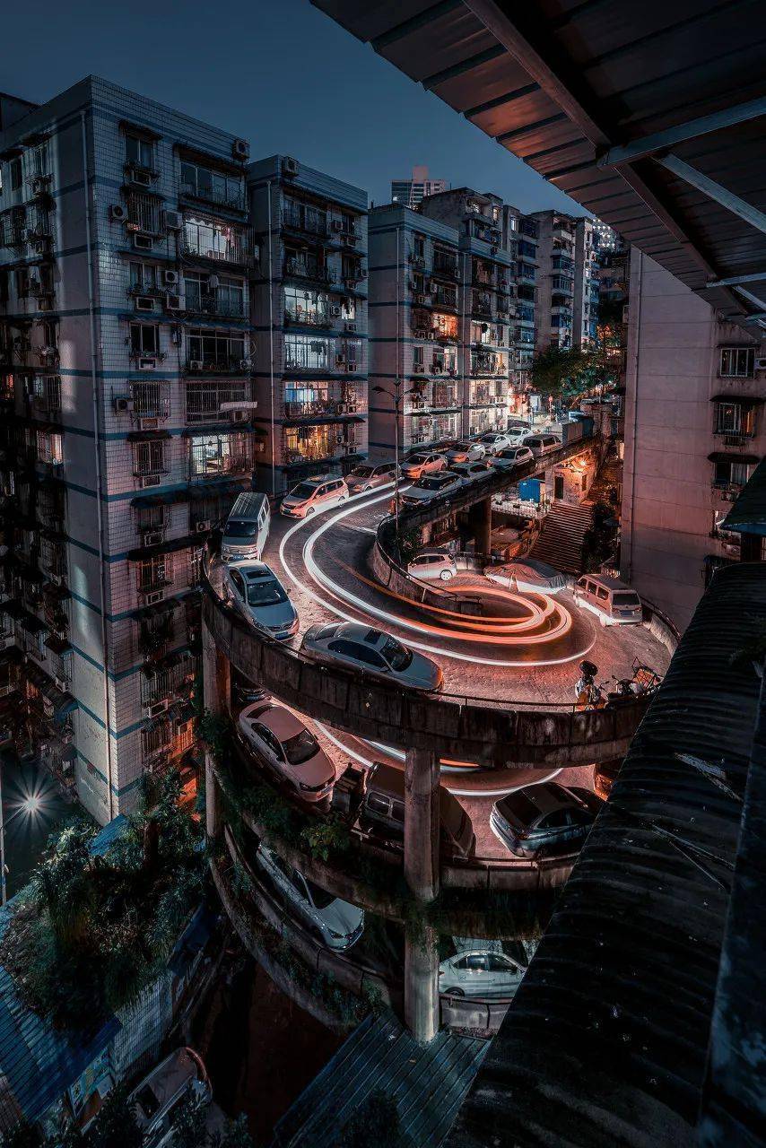 身在重庆的魔幻体验,你中枪了几条?