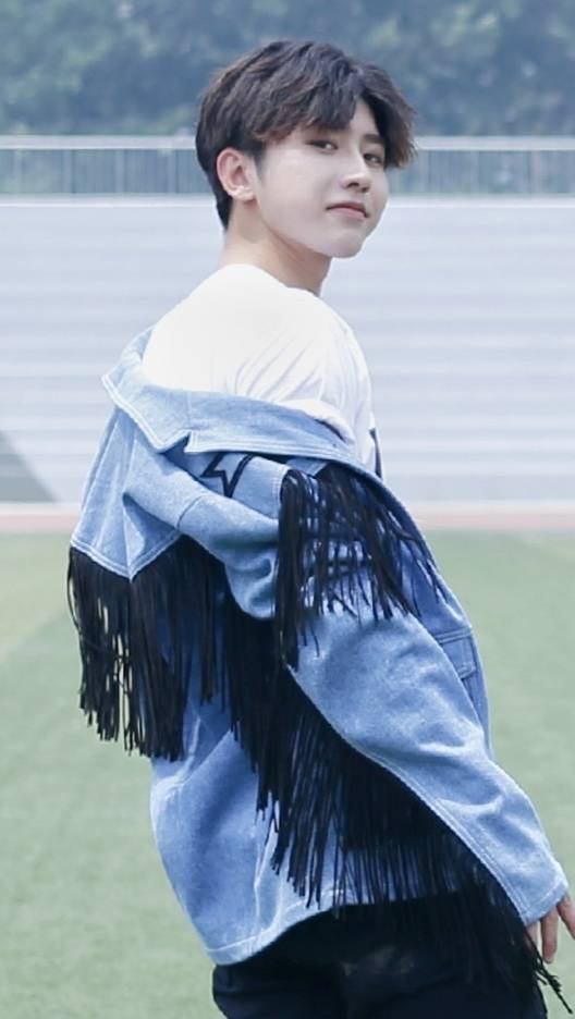 没见过的叶麟旧照分享奶乎乎肉嘟嘟的脸蛋让人想rua一rua