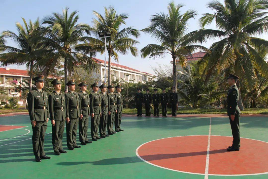 身先士卒( 身先士卒做表率,发挥模范带头作用 )