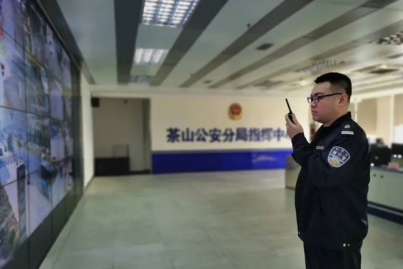 东莞110接处警员刘锦耀让遇险群众第一时间得到报警帮助