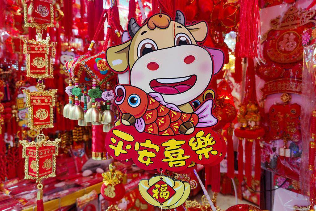 上海:豫园商城一派喜庆 红红火火迎"牛"年