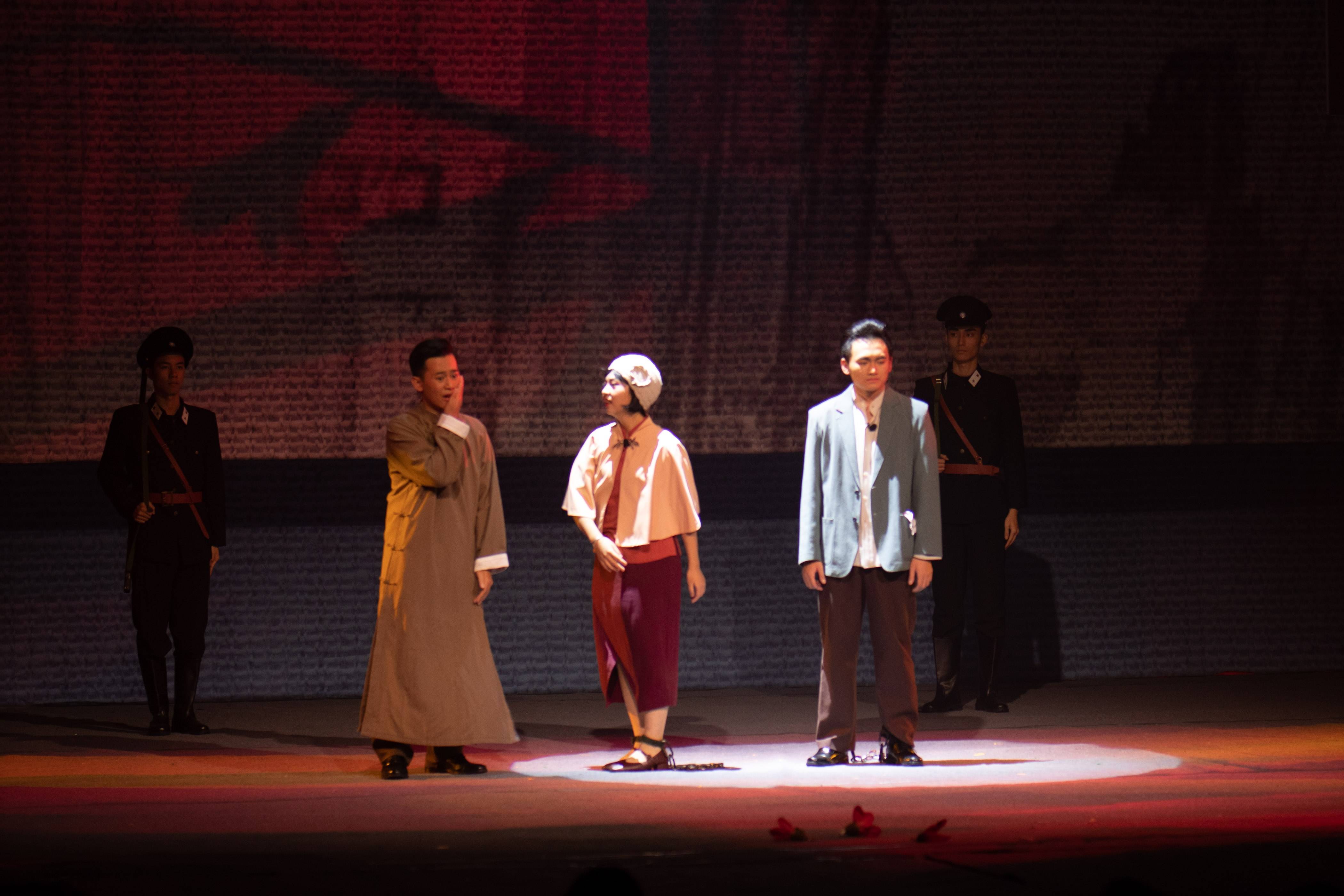 火红木棉映初心——话剧《木棉花开》致敬信仰,献礼建党100周年