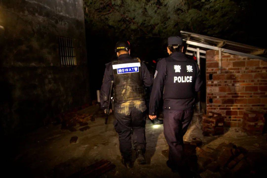 电白发生抢劫大案2名老板被抢劫85万元现金大批警察出动