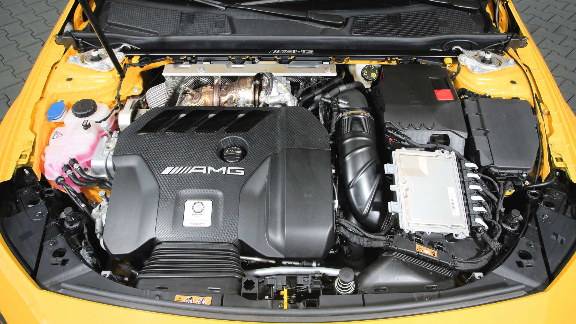 全新奔驰a45s拥有改良后的m139四缸涡轮发动机,421匹马力,500牛米扭矩