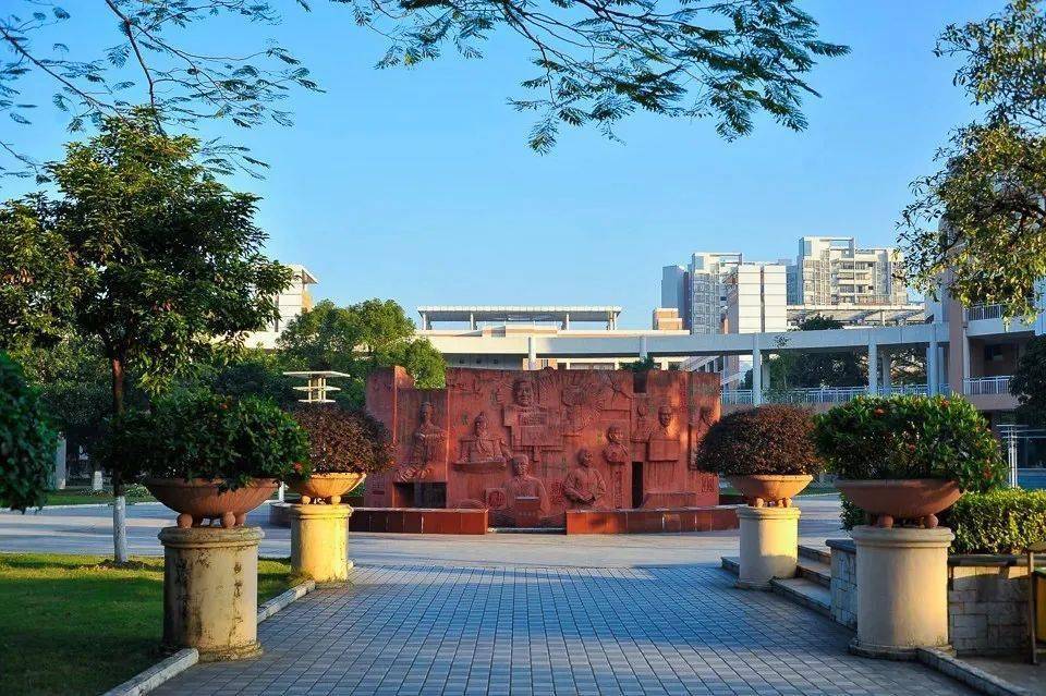 勒中时刻61共同见证——勒中诚邀您参加勒流中学校友会成立仪式和