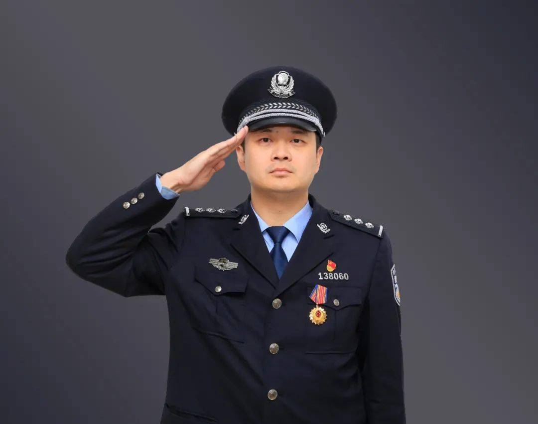 公安部试点新警服图片