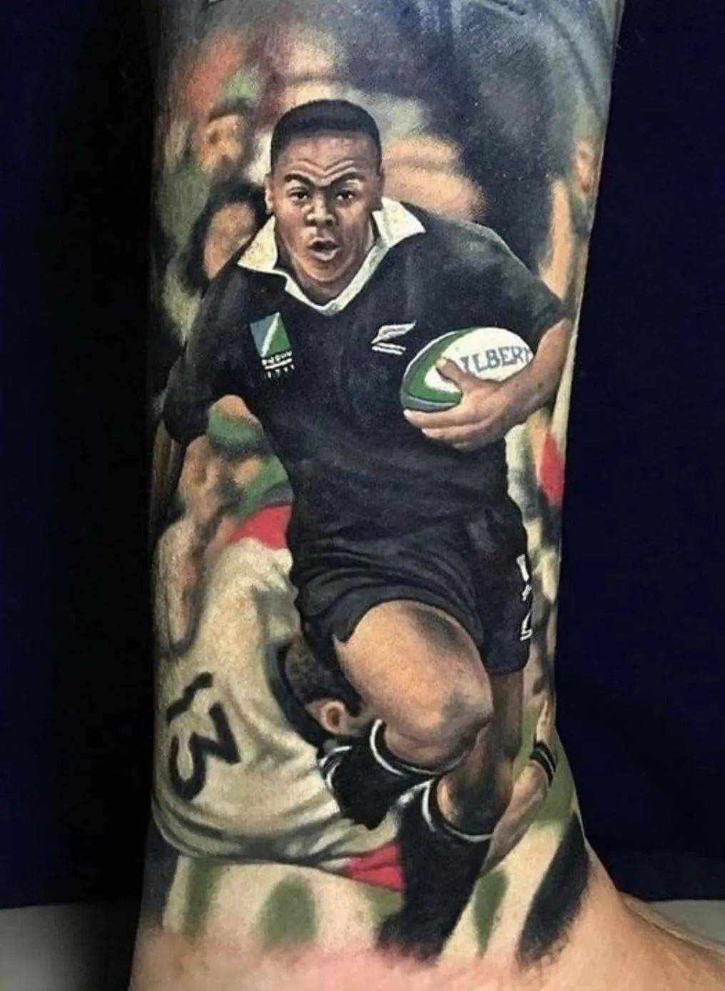 美式橄榄球风格纹身