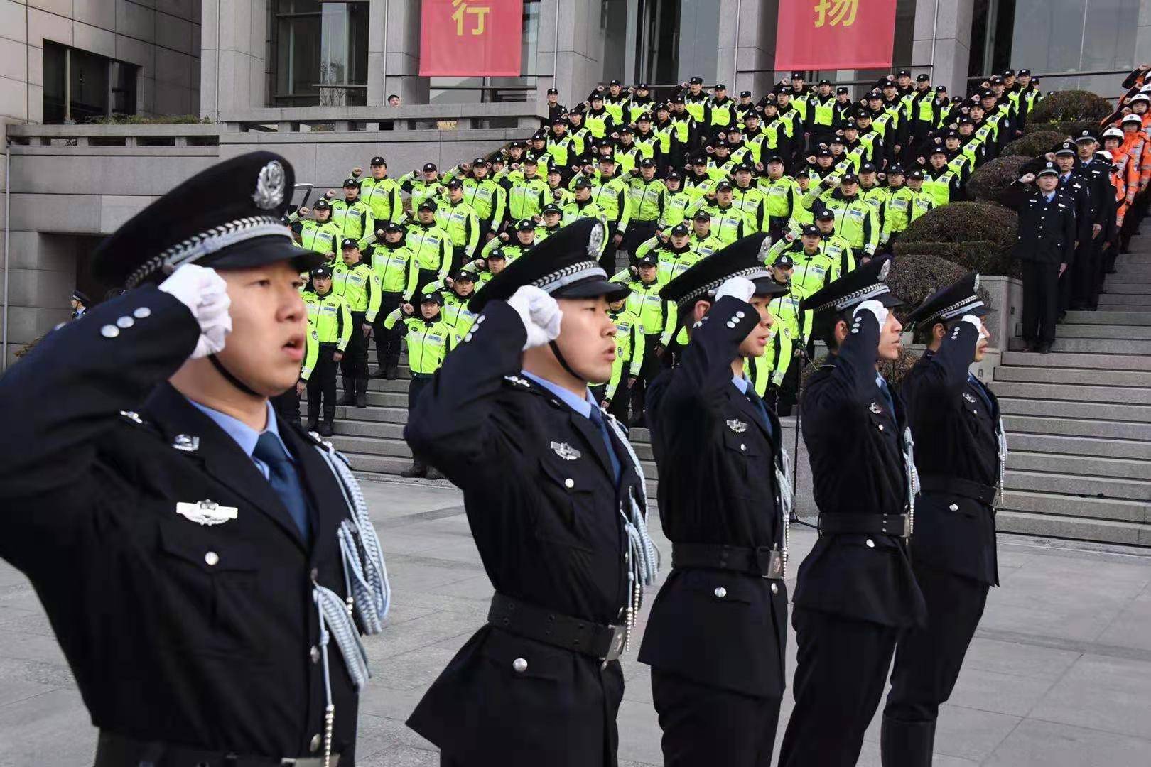 我志愿成为中华人民共和国人民警察,献身于崇高的人民公安事业