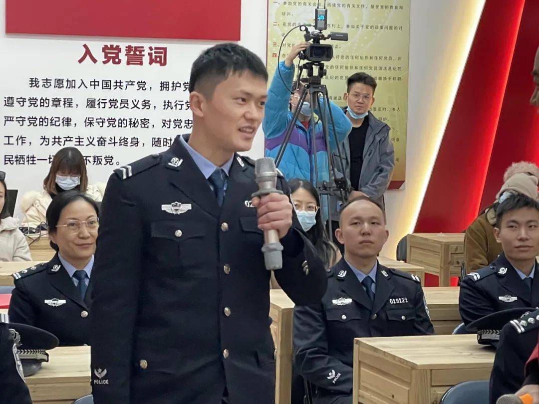 区分局白云所二级警长 彭明智近年来特别是去年以全省广大公安民警