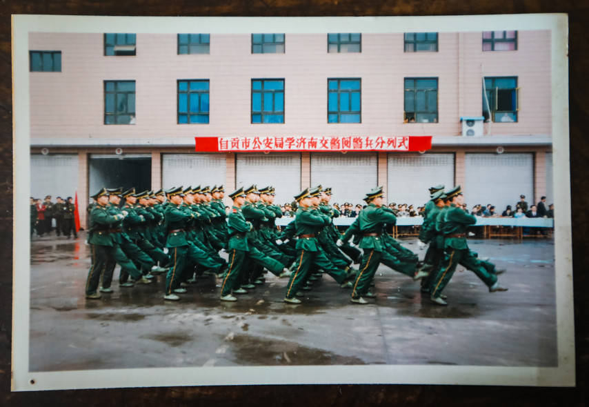 致敬首个中国警察节!富顺收藏爱好者手中老照片看自贡公安历史变迁
