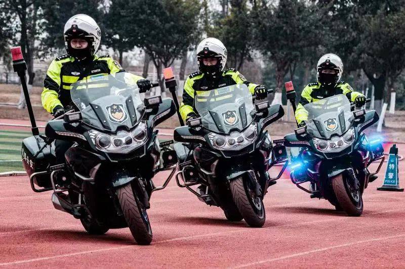 【1017丨身边】警用装备展,警营开放日……成都公安庆祝首个警察节