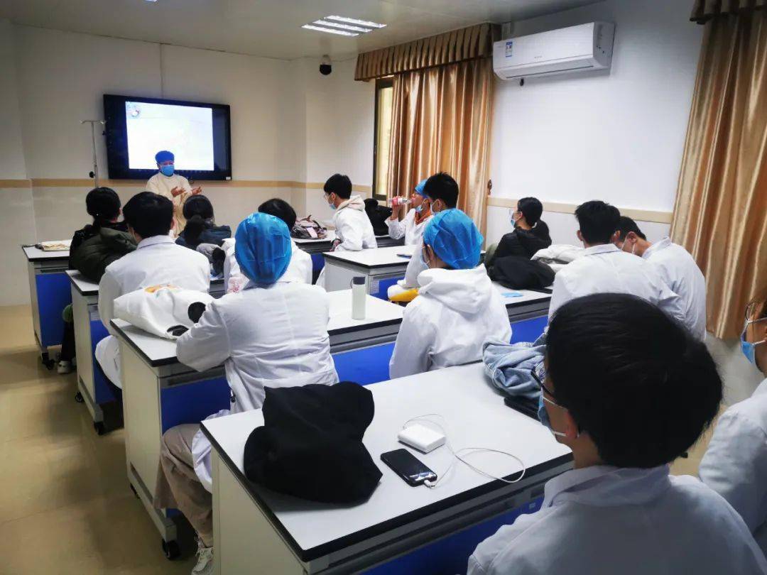 我院实习医师临床技能培训课程开班培育医学新苗