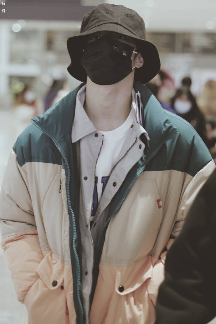 宋亚轩刘耀文严浩翔北京出发飞回重庆早班机的小炸软乎乎的可可爱爱