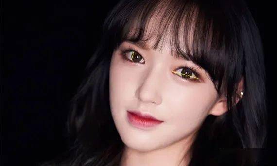 93程潇的眼睛绝对是不多见的优越眼型,介于97杏眼和柳叶眼之间:1