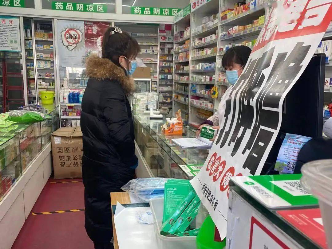 延益堂大药房四分店,康中福大药房光明店和福健卓药业均设有体温检测