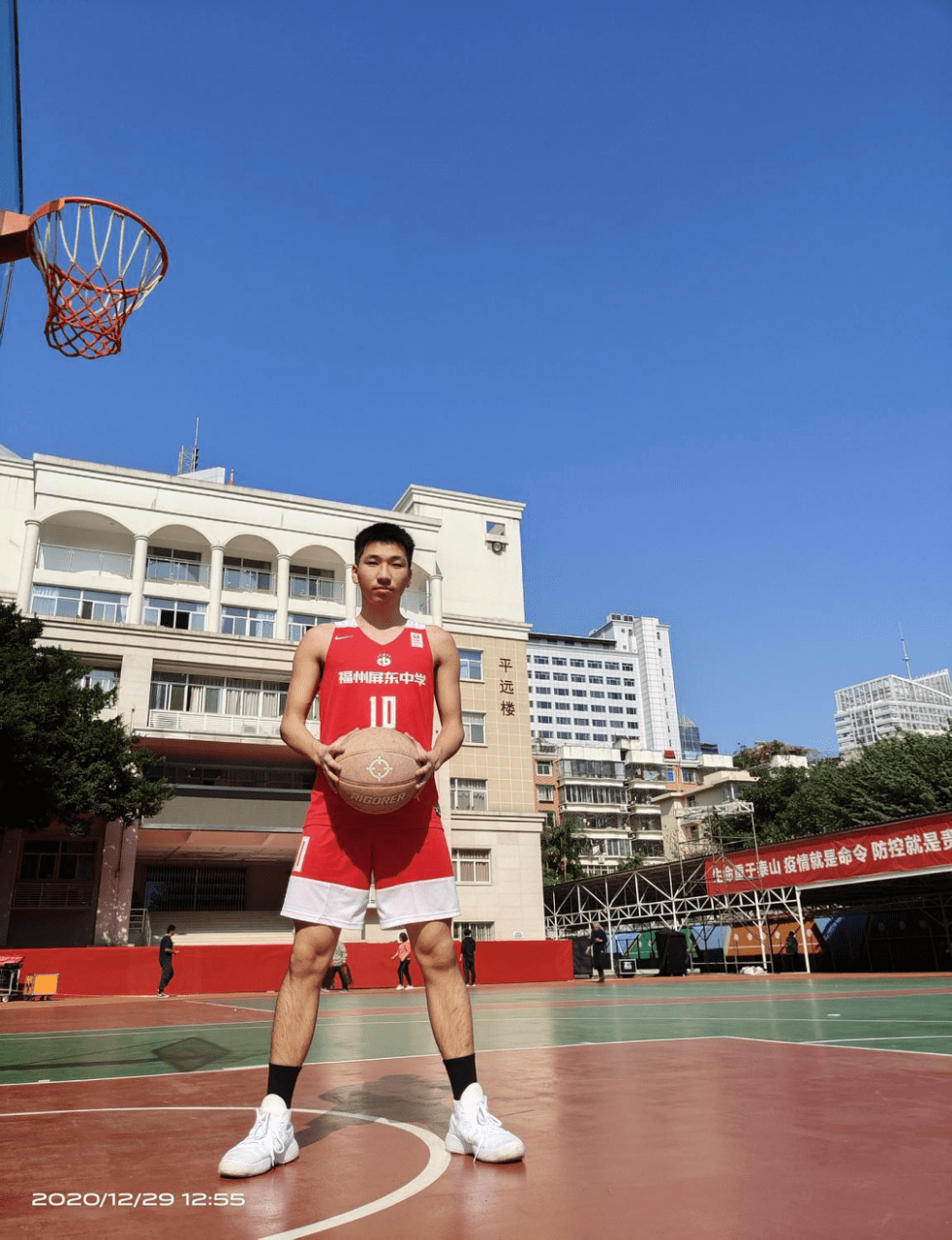 位置:控球后卫身高:177格言:努力不一定成功 放弃一定失败黄宸垣位置