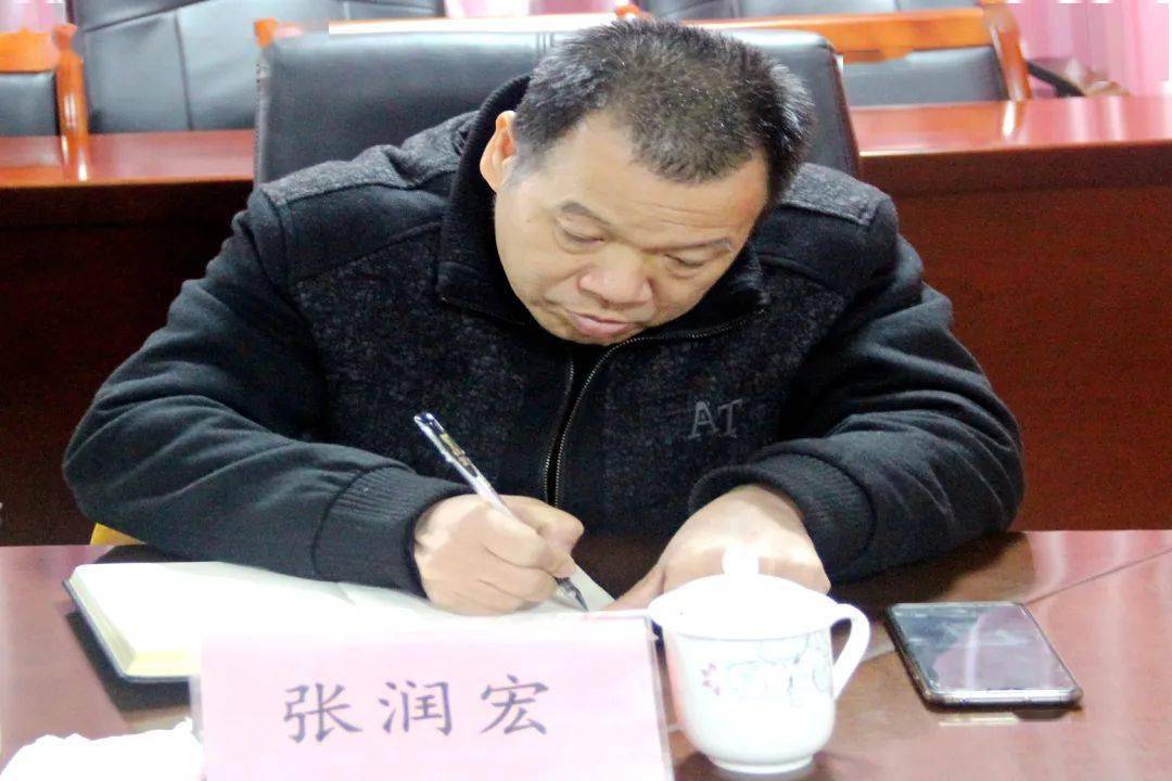 员陈荣新分享多年的中考备考经验镇教研员黄叶珠给予科组宝贵的备考意