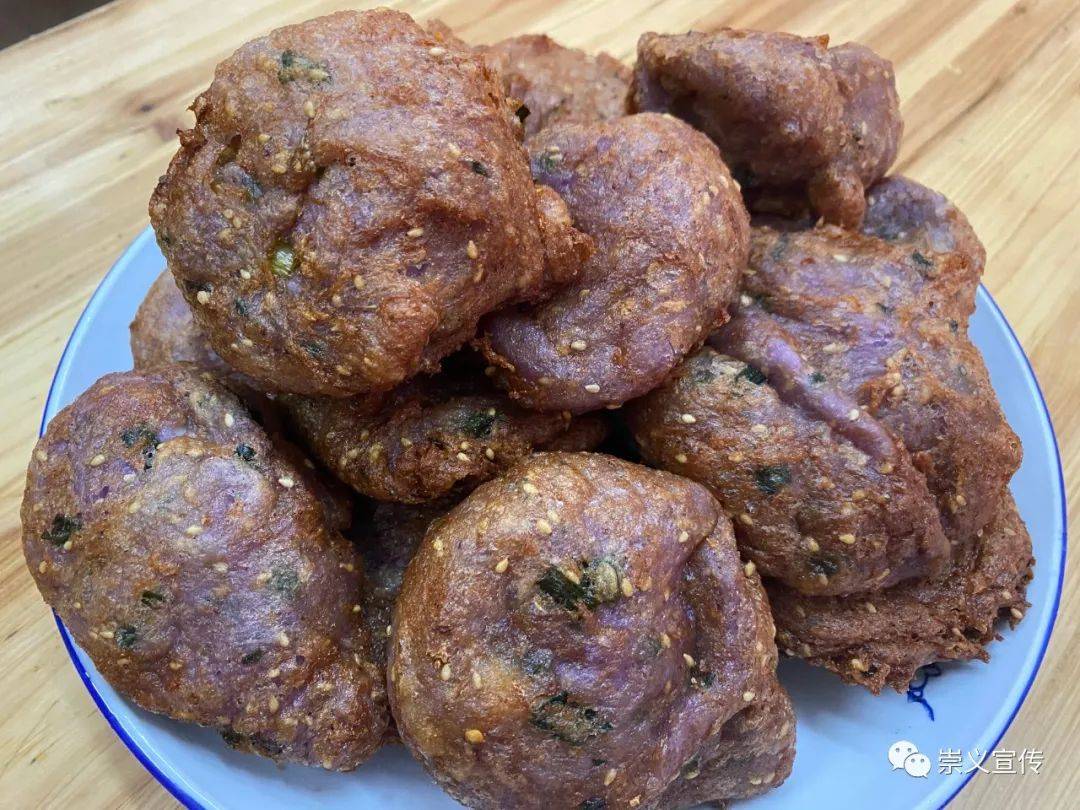 如果你想品尝薯包鱼这道美食可以联系在崇义县城南门口伊琳美食的店主