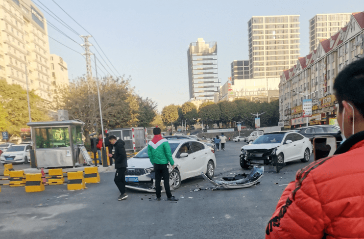 广东省东莞塘厦车祸图片