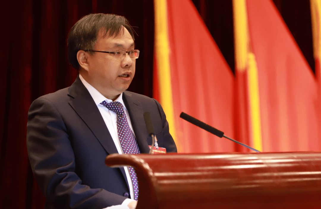 区十六届人大七次会议开幕区政府工作报告来了