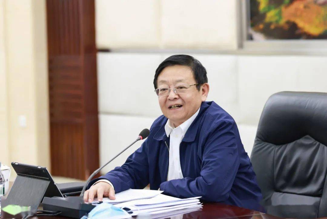 讨论市"两会"相关文件,听取"两会"筹备情况,讨论《市政府2021年立