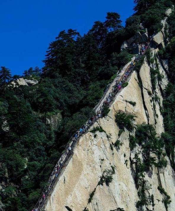 秦岭北麓的华山苍龙岭