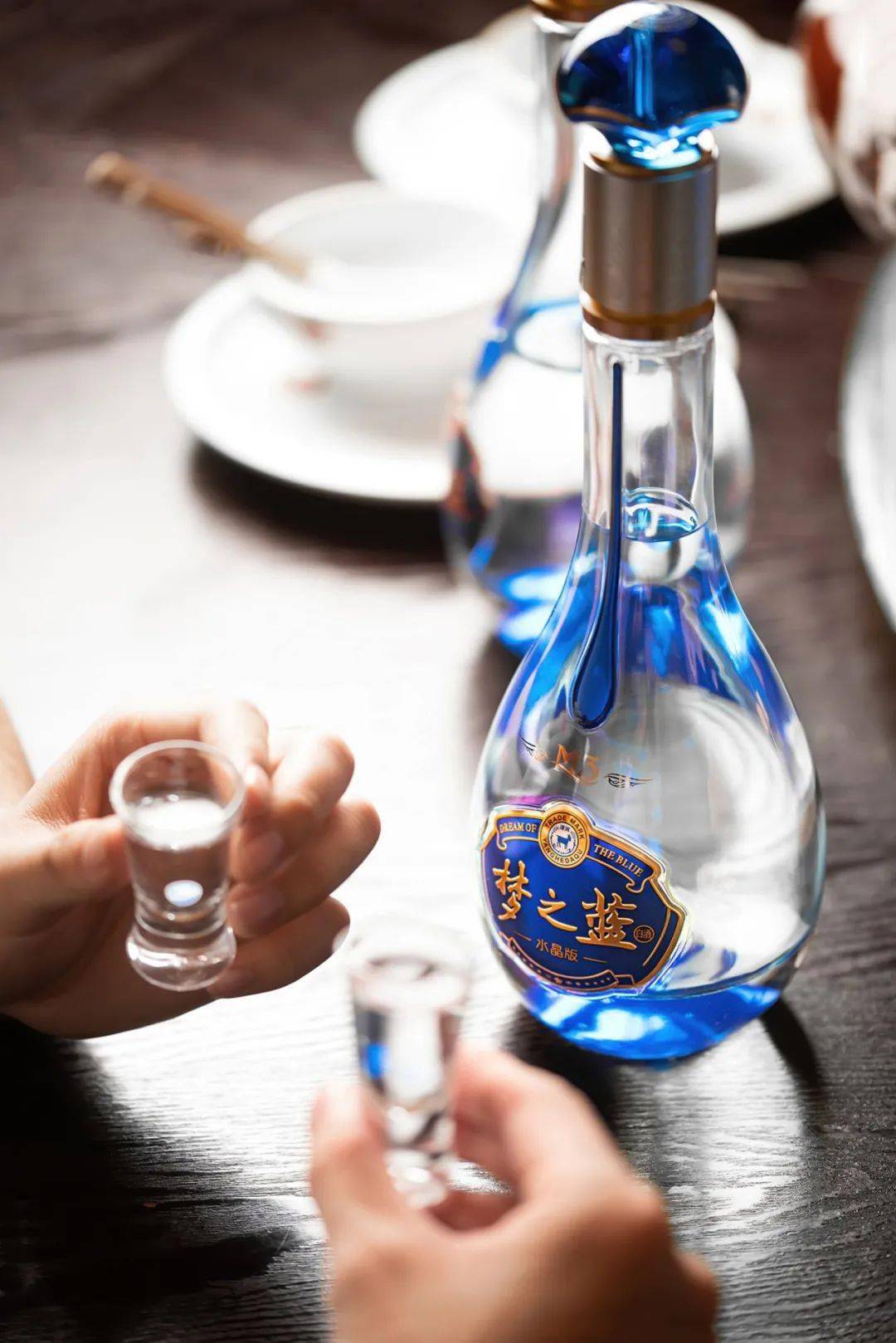 都说梦之蓝水晶版是国民餐桌酒于是我们回访了喝过的消费者