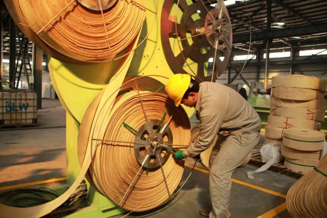 这种管道的主要原料是竹子,通过缠绕工艺制成,具有资源可再生,低碳