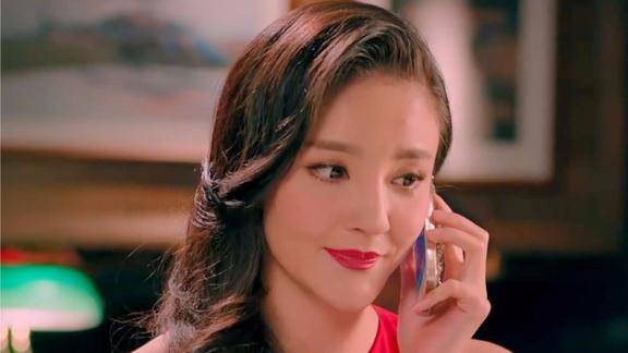 美人邦姑娘被男友劈腿抛弃两年后变白富美男友悔得肠子青了