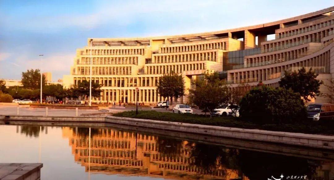 山东理工大学图书馆被评为全国最美的图书馆之一,并荣获2008年度