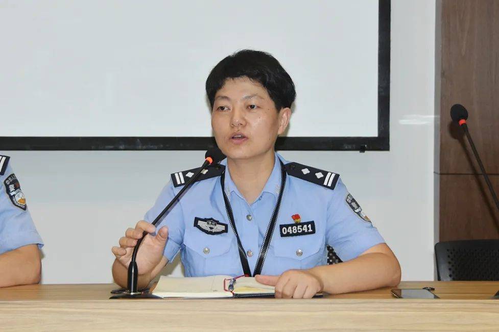 菊乡卫士先锋不爱红妆爱警装记桐乡市公安局梧桐派出所教导员柏秋霞