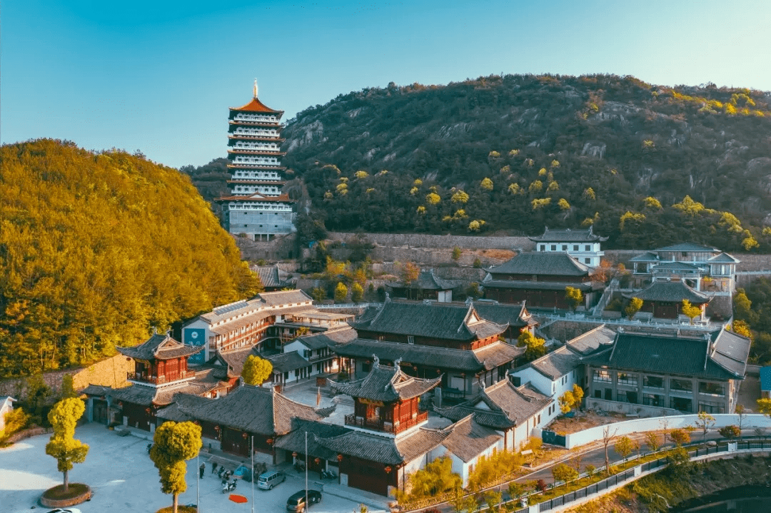 以桐柏宫为祖庭的道教南宗文化和以国清寺为根本道场的佛教天台宗文化