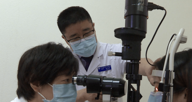 梁凤鸣用eye看世界用爱护光明