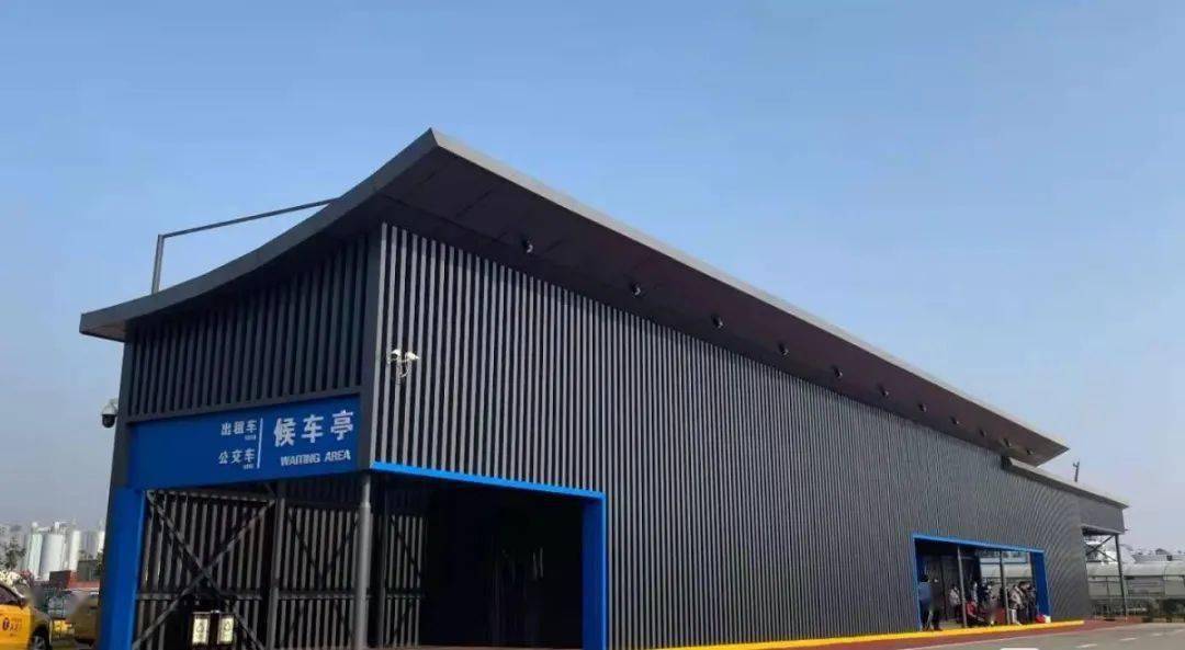 三江客运码头的公交候车亭变了洋气